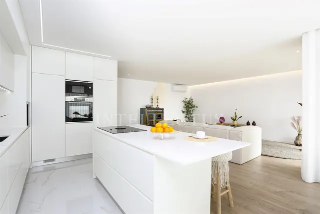 Exclusivo T3 de Arquitetura Moderna no Montijo – Sustentabilidade e Luxo com Certificação A+