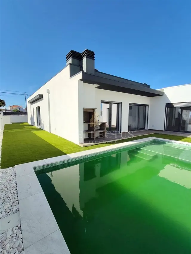 New Construction - Detached T4 House for Sale in Fernão Ferro